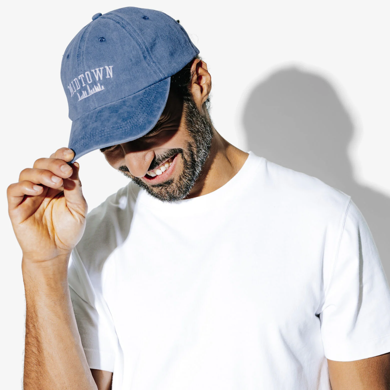 Casquette avec broderie - Bleu foncé